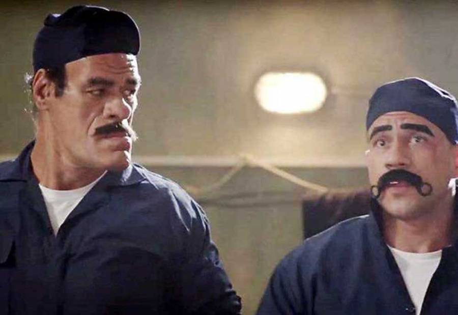 فنان مصري  يعتزل الفن ويفتتح ورشة لتصليح السيارات