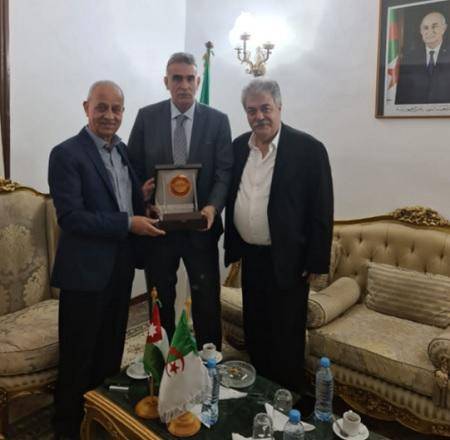 بحث التعاون بين صناعة الأردن والغرفة الجزائرية للتجارة