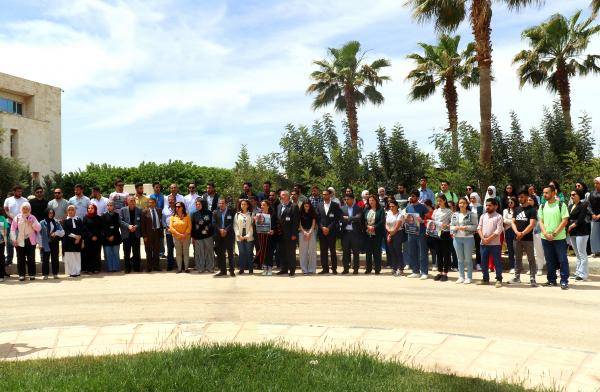 وقفةٌ احتجاجية لطلبة الإعلام في الشرق الأوسطتنديدًا باغتيال الصحافية أبو عاقلة