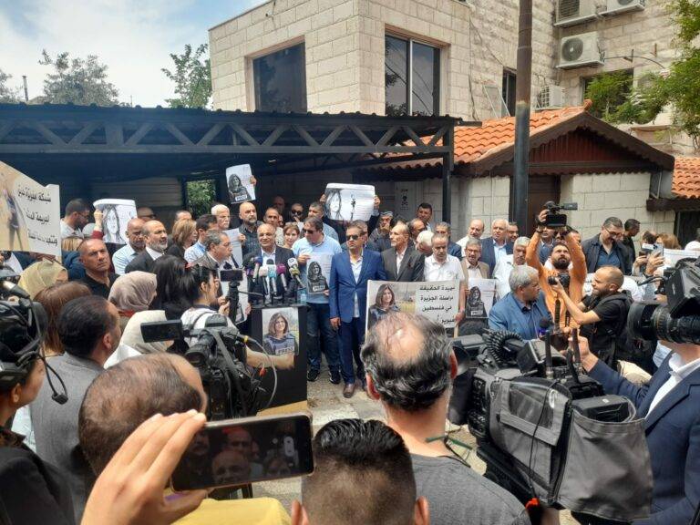 وقفة احتجاجية في عمّان للتنديد باغتيال أبو عاقلة