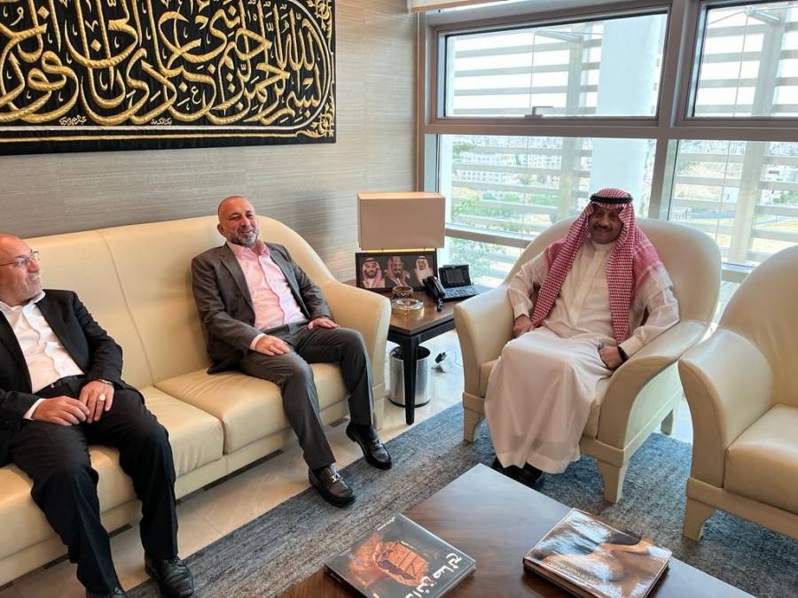 السفير السعودي لدى الأردن يلتقي رئيس نادي الوحدات الاردني