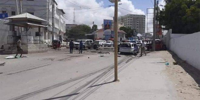 مقتل أربعة أشخاص بينهم جنديان جراء هجوم انتحاري في مقديشو
