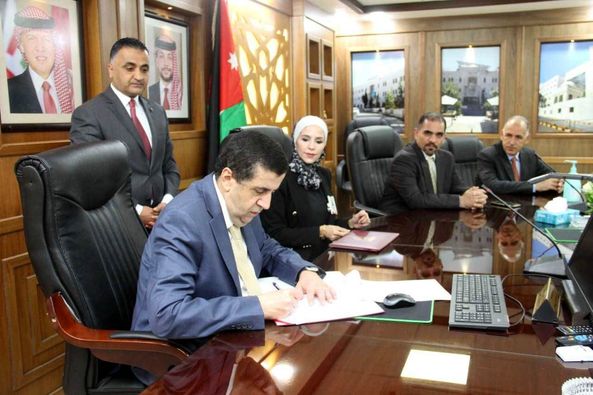 Agreement between AlBalqa Applied University and the House of the System specialized in the field of information