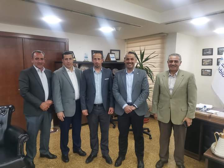 لقاء يبحث سبل تعزيز التعاون المشترك بين بلدية عجلون وكهرباء اربد