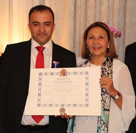 ملك اسبانيا يمنح بني عامر وسام الاستحقاق