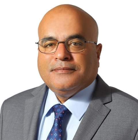 رئيس بلدية الموقر  يعزي بوفاة رئيس دولة الإمارات الشيخ خليفة بن زايد آل نهيان.