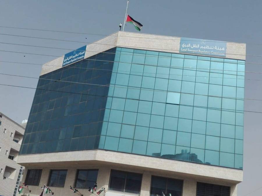 هيئة تنظيم النقل البري الأردني تنكس الأعلام حدادا على وفاة الشيخ خليفة بن زايد