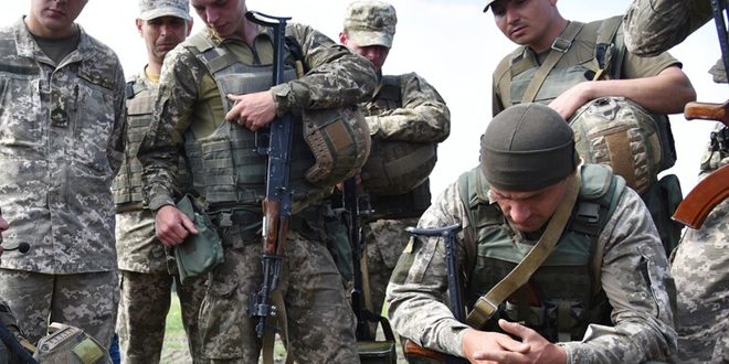 جنديان أوكرانيان أسيران: الجيش الأوكراني يستهدف المدنيين