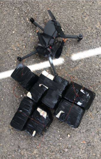 الجيش يحبط محاولة تهريب مواد مخدرة بواسطة “درون”_صور