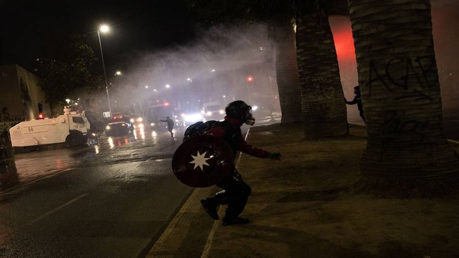 لصوص يسطون على منزل وزيرة دفاع ويسرقون سيّارة رئاسية