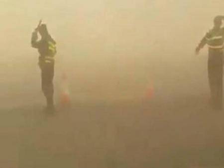 الدوريات الخارجية تحذر من انعدام الرؤية نتيجة الغبار