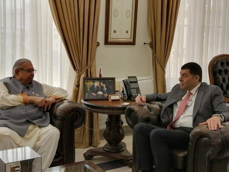 وزير العمل: نحرص على توفير بيئة عمل آمنة للعمالة الأردنية والأجنبية