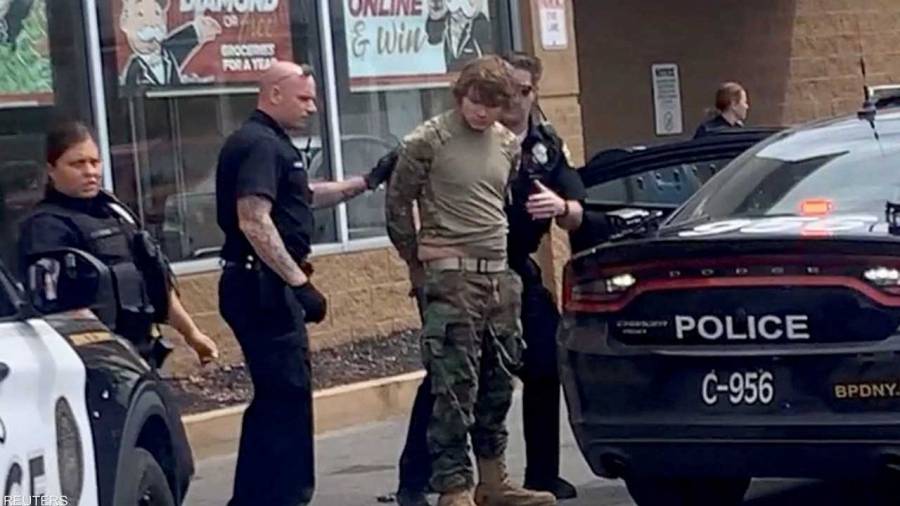 قتل 10 أشخاص.. مهاجم نيويورك جامعي أبيض عمره 18 عاماً