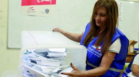 لبنان: استمرار فرز الاصوات الانتخابية ولا تغييرات جذرية