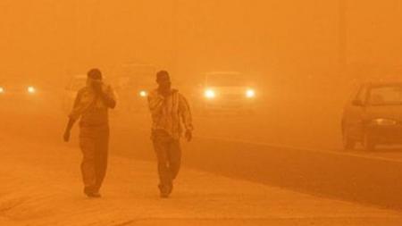 العراق تحذر من موجة غبار تحمل مادة تسبب الجلطات