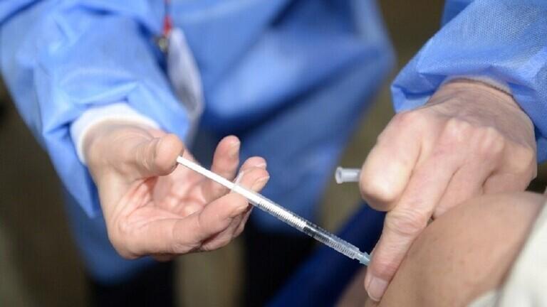 التطعيم والإصابة بأوميكرون.. دراسة تزف خبرا سارا