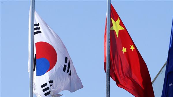 وزيرا خارجية الصين وكوريا الجنوبية يبحثان العلاقات بين البلدين