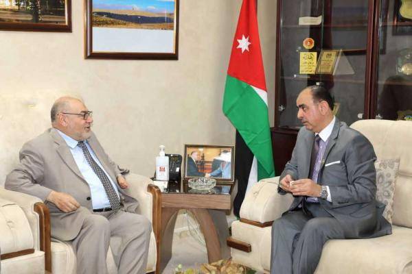 الجامعة الهاشمية وهيئة النقل تبحثان الاستمرار في تحسين خدمة نقل الطلبة