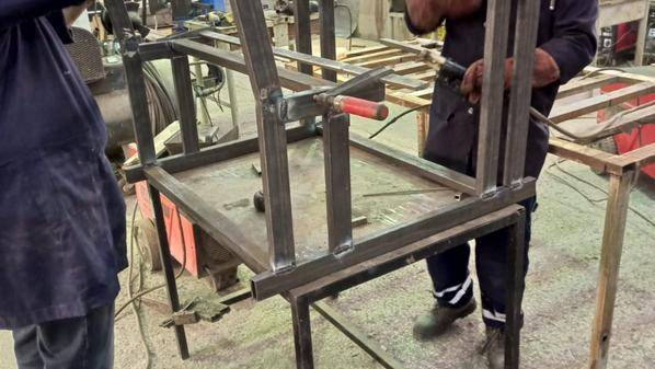 التعليم المهني: البدء بتصنيع 20 ألف مقعد مدرسي قبل آب المقبل