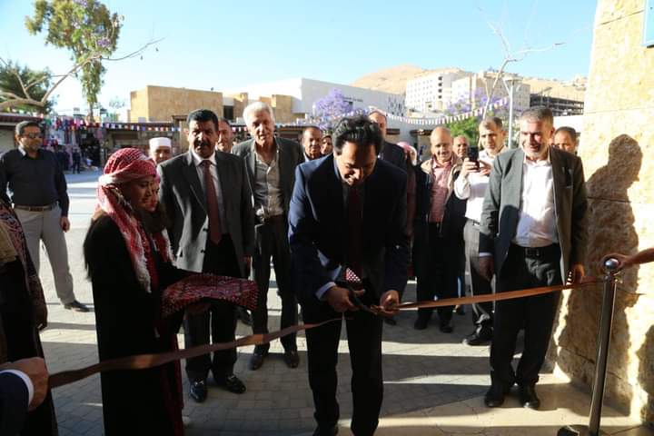 الفرجات..يفتتح معرض المنتجات والمشغولات اليدوية الأول في مركز زوار البترا _صور