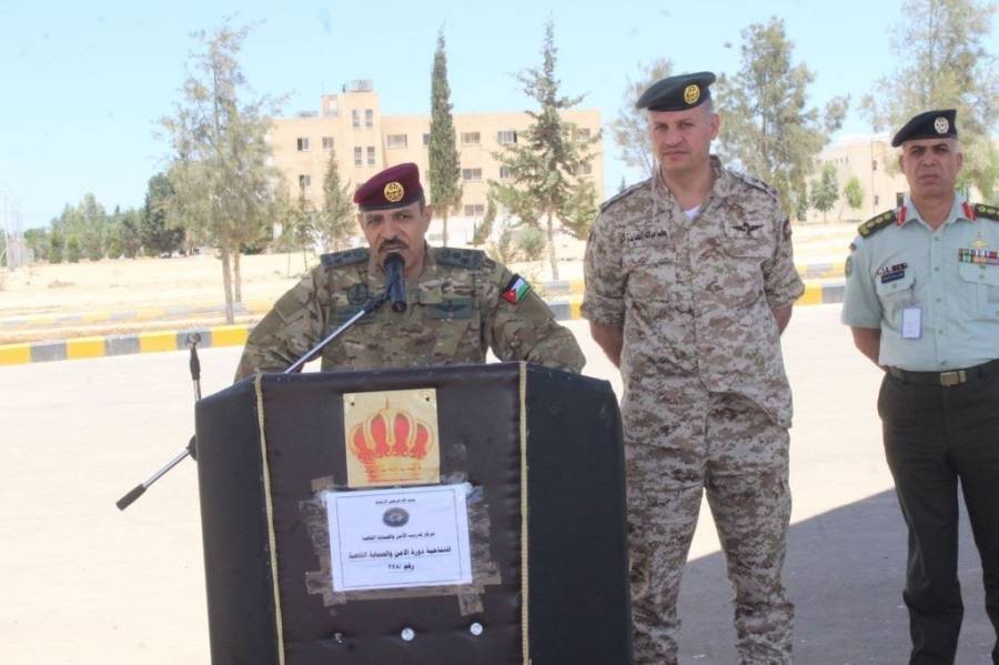 العميد الطهاروة نقوم على  تدريب وتأهيل  الضباط على أمن وحماية المطارات