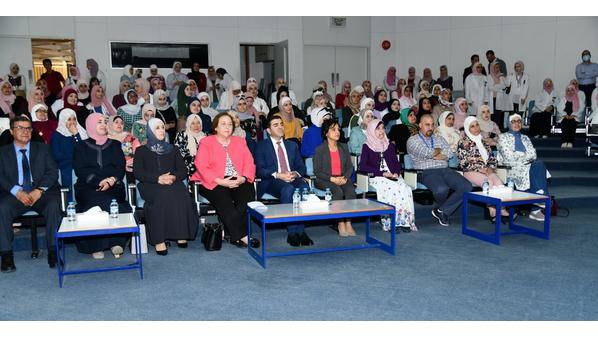 العلوم والتكنولوجيا تحتفل باليوم العالمي للقبالة