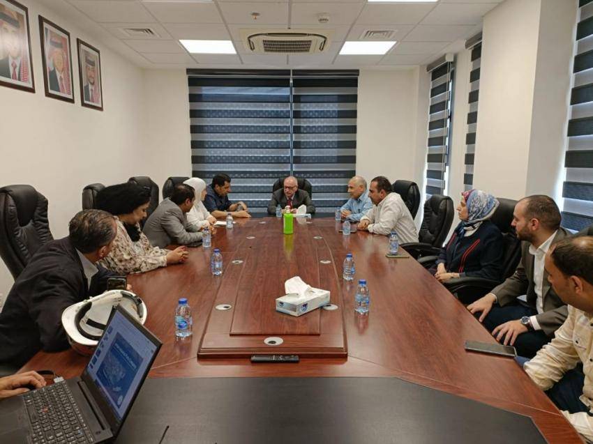 الكسبي يتفقد مشاريع تعمل عليها وزارة الأشغال في العقبة