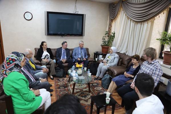 وفد أكاديمي من جامعة بيش الهنجارية يزور الأردنية