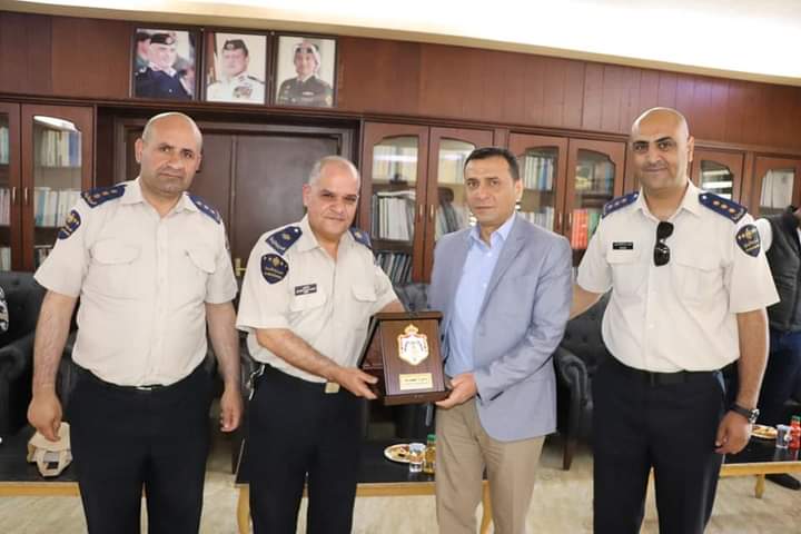 وفد من دائرة الجمارك العامة يزور ادارة مكافحة المخدرات