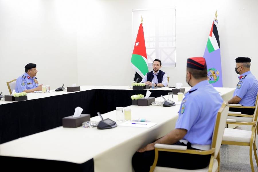 ولي العهد يطلع على الأنظمة المستحدثة في خدمات إدارة الترخيص