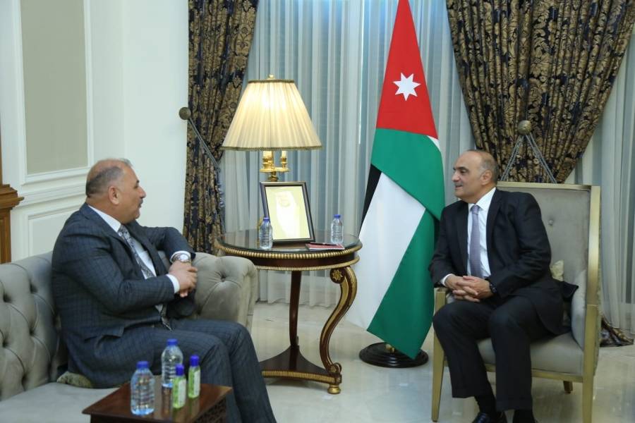 الخصاونة يلتقي وزير الصناعة والمعادن العراقي