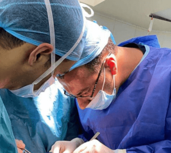 عمليه نوعية لسبعيني يعاني من نزيف بالأمعاء