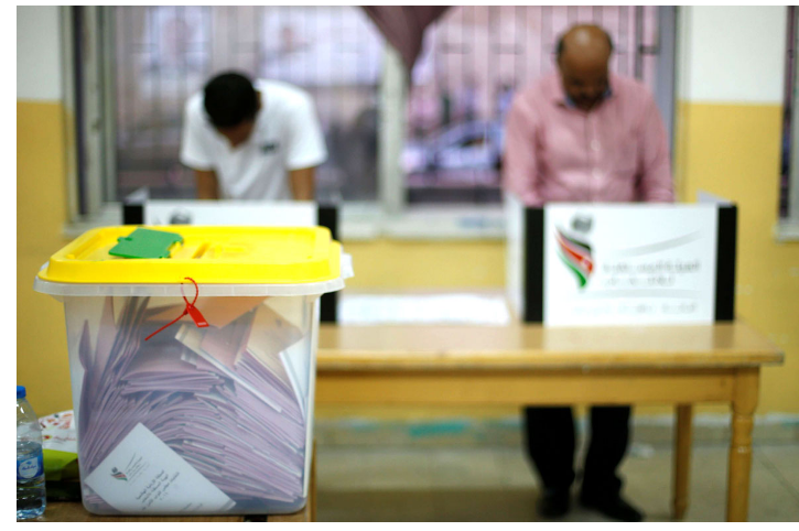حراك حزبي نشط ..وشخصيات ومسؤولين ونواب يتدافعون لتسجليها ..وخبراء الكلمة الاخيرة للشعب بصناديق الاقتراع