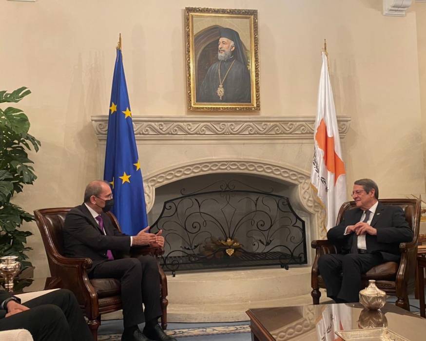 وزير الخارجية ينقل رسالة من الملك إلى رئيس قبرص