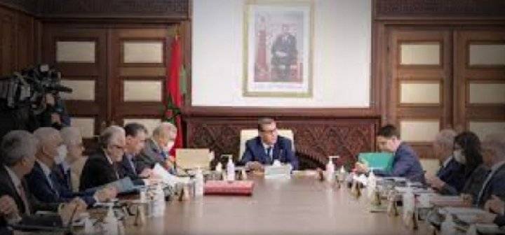 الحكومة المغربية تصادق على قانون الأباء الجدد