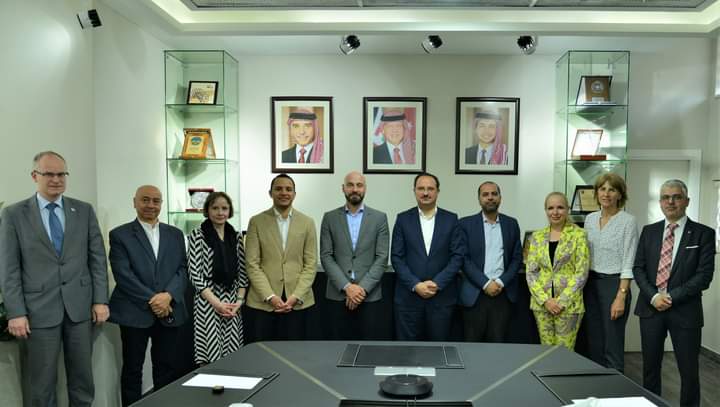 بحث التعاون بين الجامعة الألمانية الأردنية ووكالة التشغيل الاتحادية الألمانية _صور