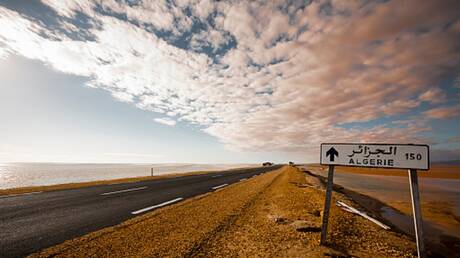 الجزائر تعيد فتح حدودها البرية مع تونس وليبيا