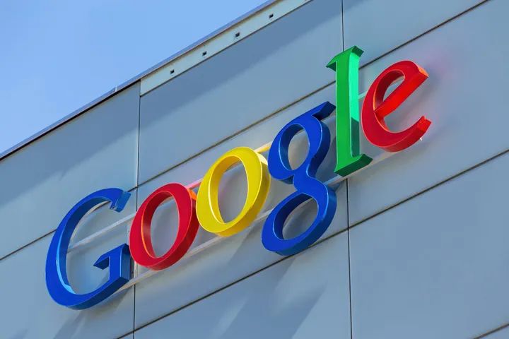 “جوجل” تحظر ثلاثة تطبيقات جديدة تسرق بيانات المستخدمين
