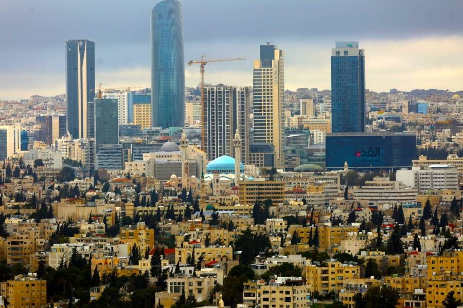 طقس جاف ومغبر اليوم وكتلة هوائية لطيفة ورطبة الاحد