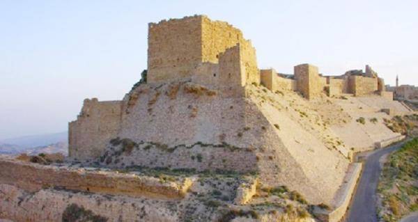 لجنة السياحة والبيئة تتفقد مشروع بوابة الكرك السياحية