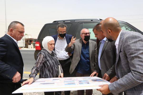 وزير الأشغال يؤكد ضرورة افتتاح طريق الشحن الجوي الأسبوع الحالي