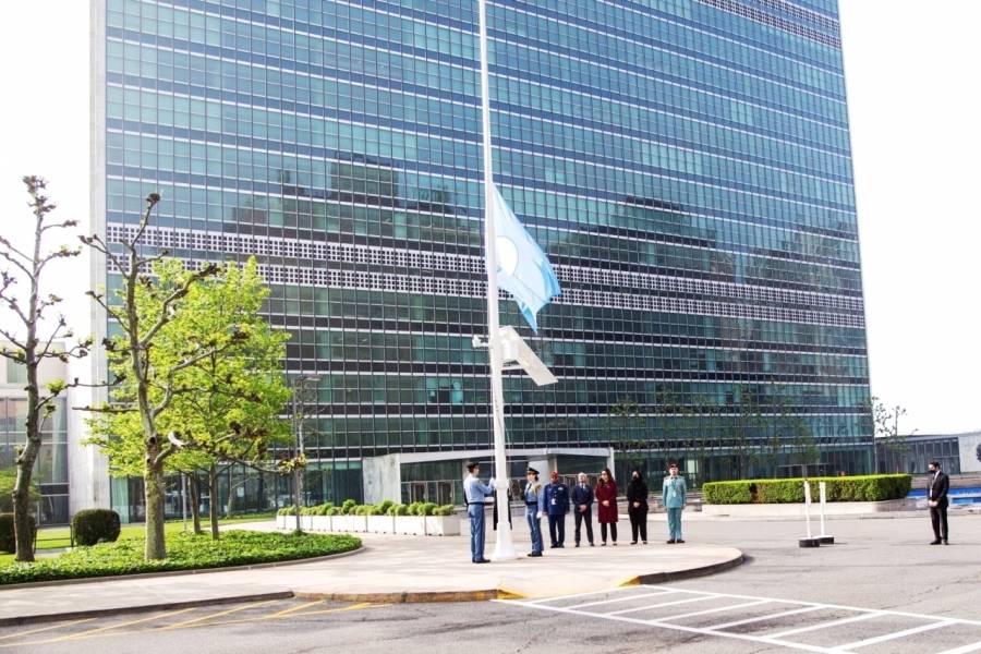 الأمم المتحدة تنكس علمها في نيويورك حداداً على خليفة