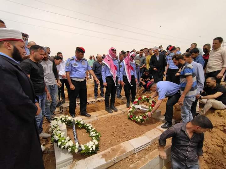 تشييع جثمان الشرطي محمود حسين خالد محو إلى مثواه الاخير في محافظة مأدبا _صور