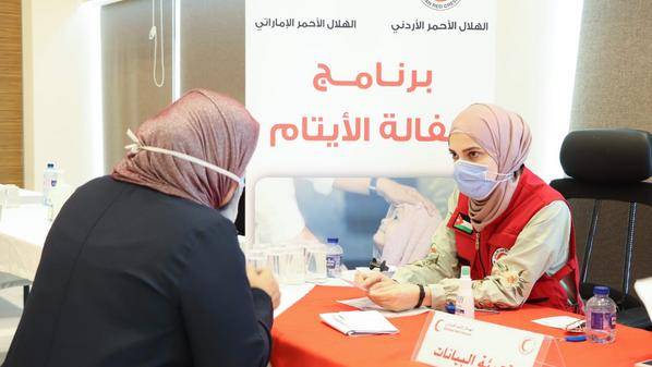 الهلال الأحمر يوزع مستحقات كفالات الايتام لحوالي 8 آلاف مستفيد