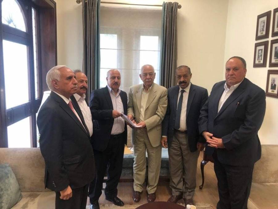 الازايده يسلم بيان فعاليات مادبا الشعبية لرئيس الديوان الملكي