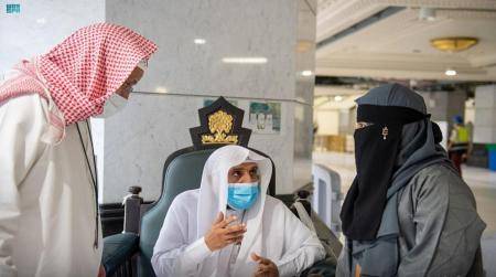 أكثر من 800 ألف فتوى وتصحيح معتقد للسائلين في المسجد الحرام