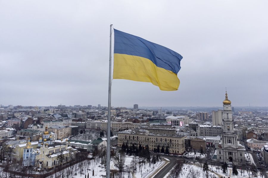 أوكرانيا تمدد العمل بالأحكام العرفية