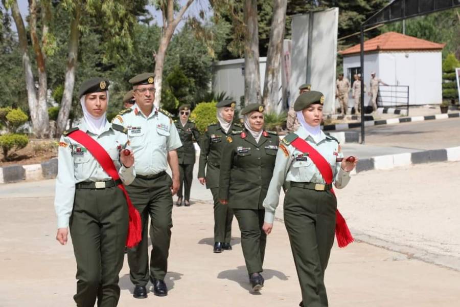 كلية الخدمات الطبية الملكية للمهن المساندة تخرج دورة التلميذات التأسيسية...صور