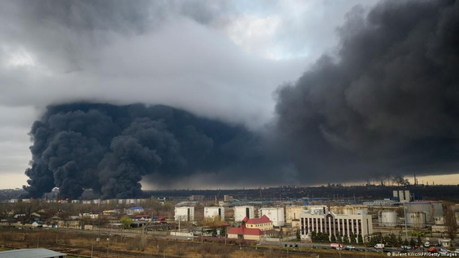 روسيا تقصف شرق أوكرانيا مع احتدام معركة دونباس