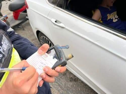 رقيب سير يحرر مخالفة طريفة لطفل في عمان .... تفاصيل